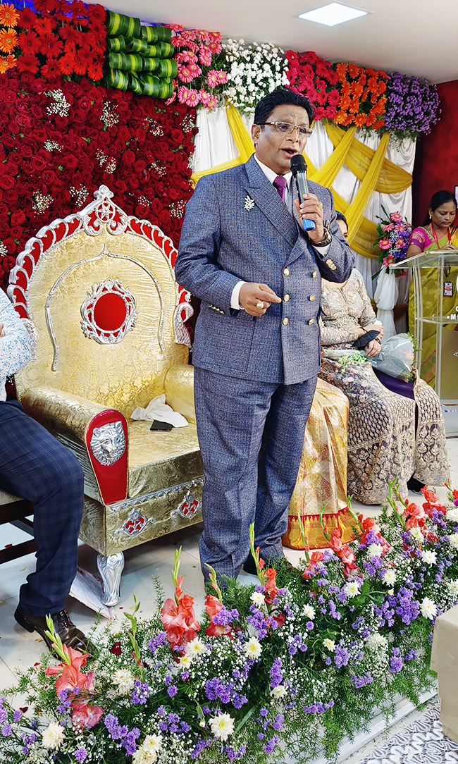 Large gathering join in celebrating the Birthday 2022 of Bro Andrew Richard with grandnuer at Prayer Centre, Budigere in Bangalore on July 17th along with large devotees and members of Grace Ministry.